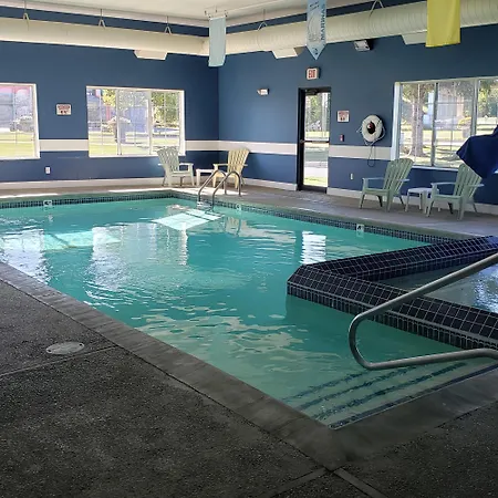Baymont By Wyndham Mackinaw City-2