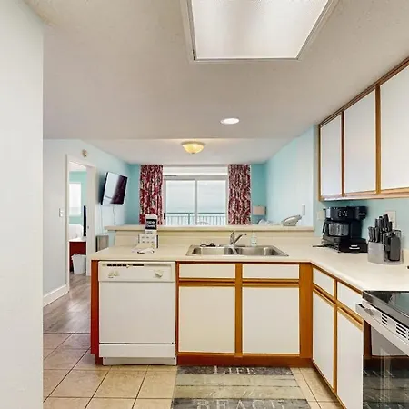 Roxanne Towers 1101-3