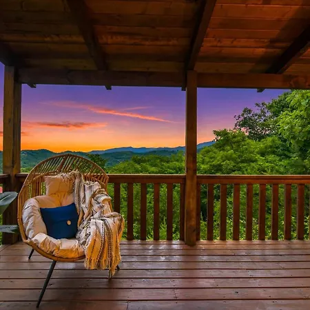 Heavenly Daze Amazing Mountain View, Hot Tub, Game Room!-2