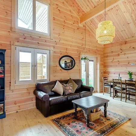 Holly Tree Lodges-3