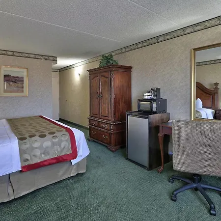 Ramada By Wyndham Albuquerque Midtown-3