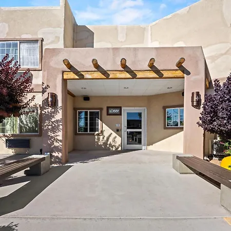 Econo Lodge Inn & Suites Santa Fe South-3