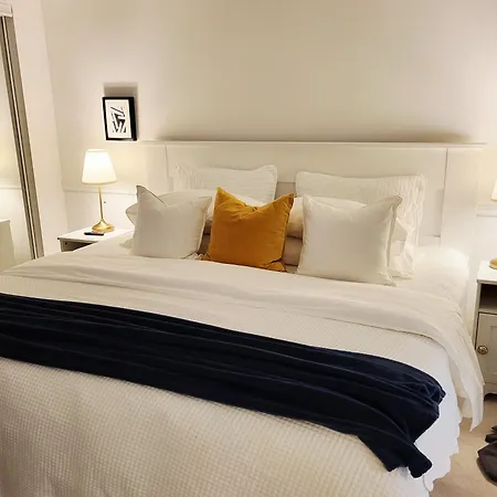 Stylish Downtown Toronto Residential Hotel-2