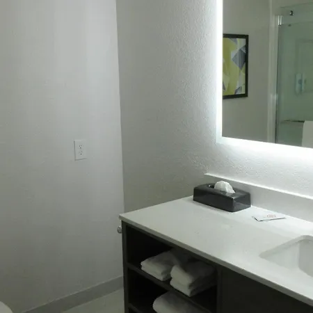 Comfort Inn & Suites Grand Forks Near Alerus Center-2