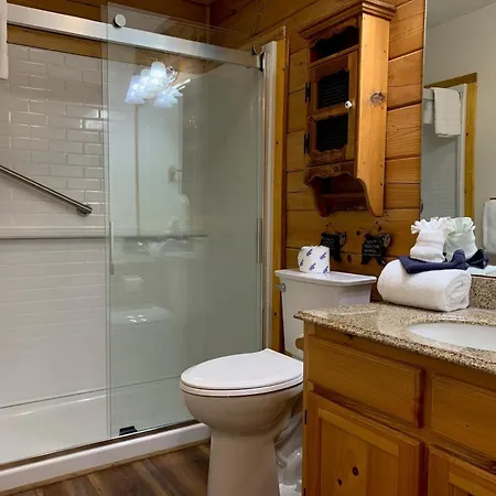 Er65 - Eagles Point - Great Location, Close To All The Action! Cabin-3