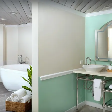 Ocean Key Resort & Spa, A Noble House Resort-3
