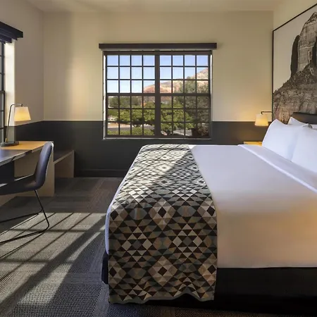 Mountain Modern Sedona, Tapestry Collection By Hilton-2