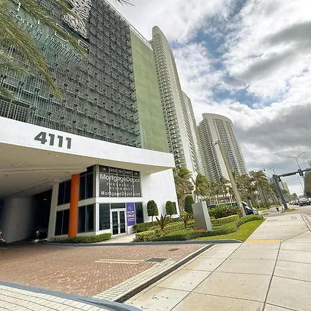 Lyfe Resort Hollywood, Florida-2