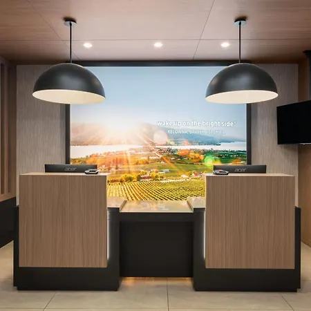 La Quinta Inn & Suites By Wyndham Kelowna Bc-3