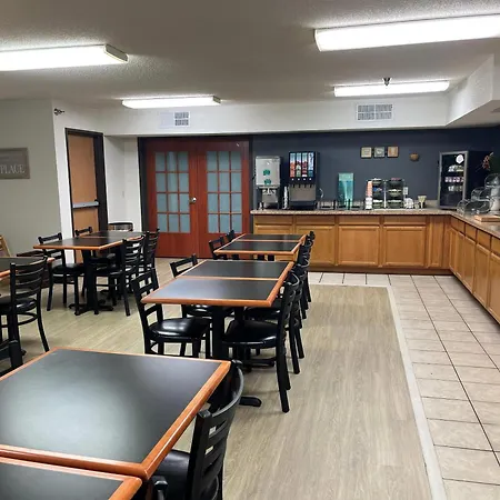 Quality Inn & Suites Watertown Near Prairie Lakes Ice Arena-3