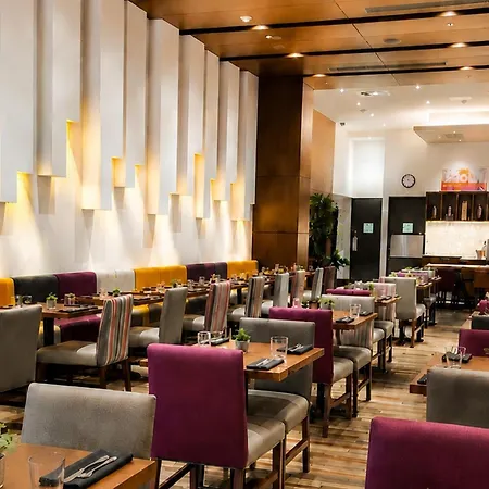 Holiday Inn Hotel & Suites - Montreal Centre-Ville Ouest By Ihg-3