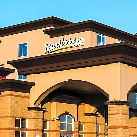 Radisson Hotel & Suites Fort Mcmurray-2