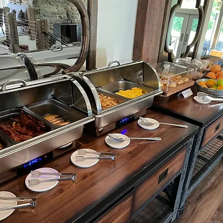 Mountain Meadows Lodge-2