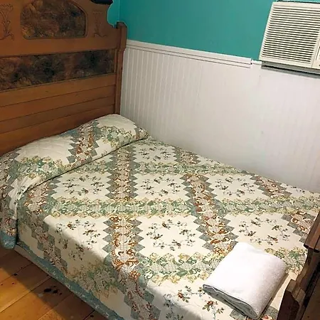 Seafarer Inn And Cottages-3