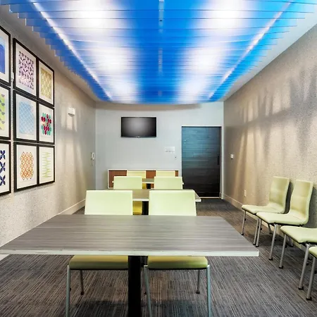 Holiday Inn Express Las Vegas Stadium Area By Ihg-3
