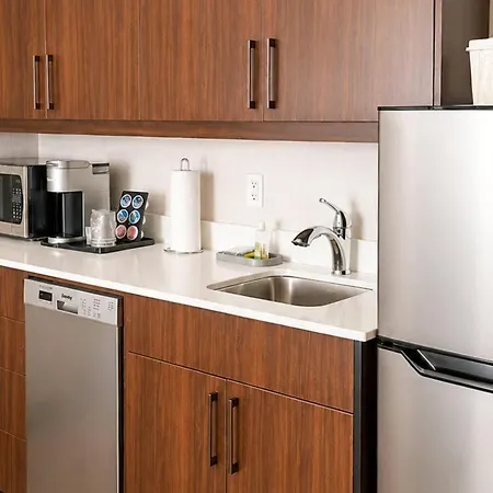 Comfort Inn & Suites Ambassador Bridge-3