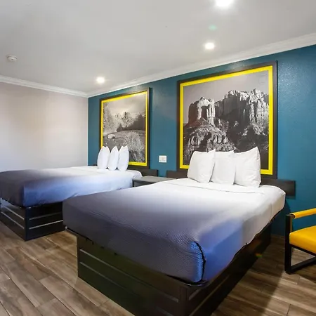 Super 8 By Wyndham Mesa Downtown Near Convention Center-3