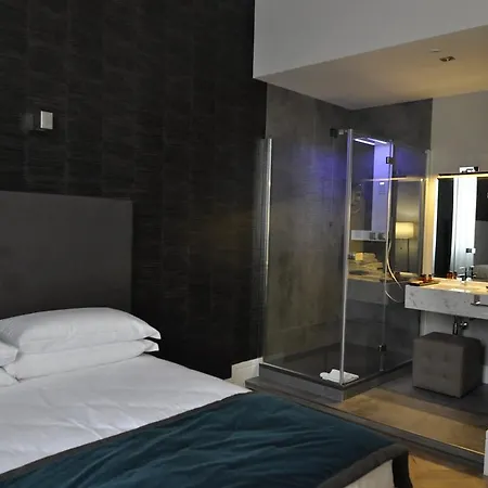 Place 24 Suites & Wellness-3