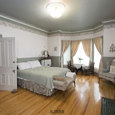 A Tanners Home Inn Bed And Breakfast-3