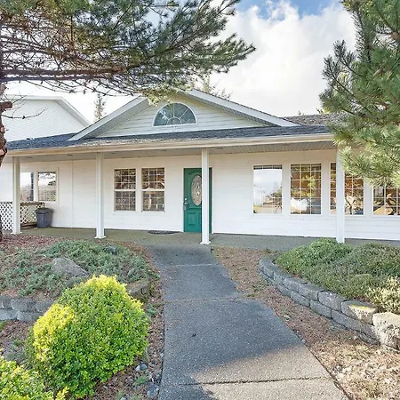Comfy Home Near The Ocean Great For Family Fun-2