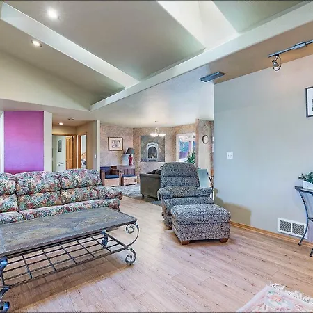Comfy Home Near The Ocean Great For Family Fun-3