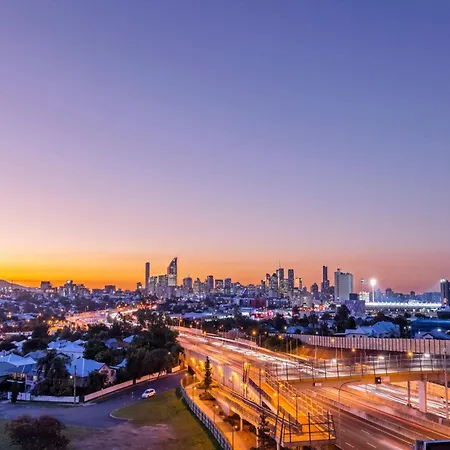Oaks Brisbane Woolloongabba Suites-2