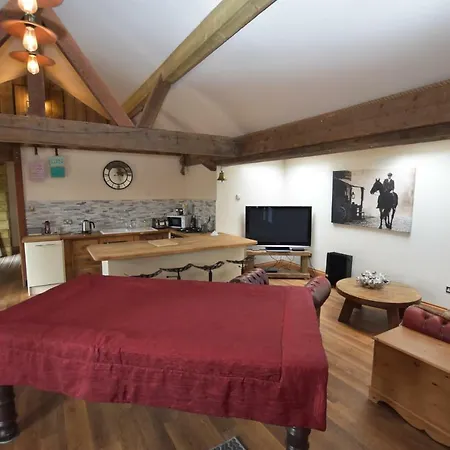 Oak Tree Stables Cottage-2