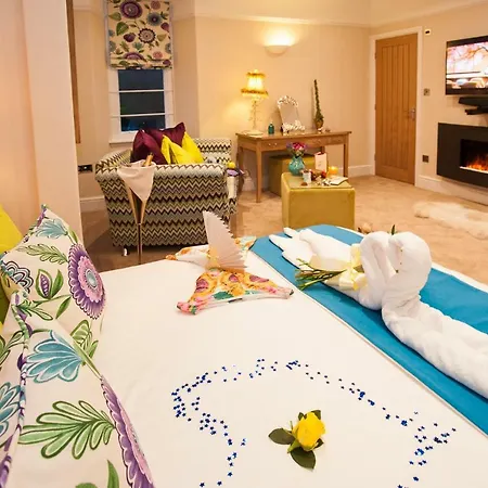 Windermere Boutique Hotel Spa Suites & Hot Tubs-3
