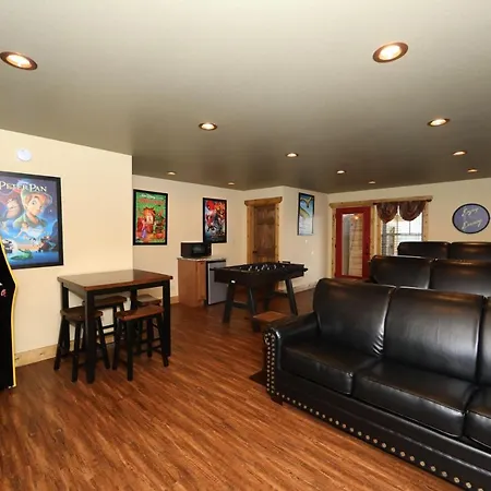 Above It All Cabin With Luxury Amenities And Game Room-2