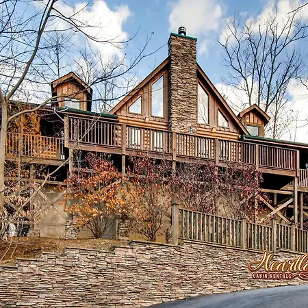 Bear Hug Cabin Gatlinburg Convenient To Everything!-3