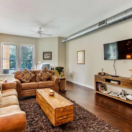 Jbh 115 W 2Nd Apt 2-2