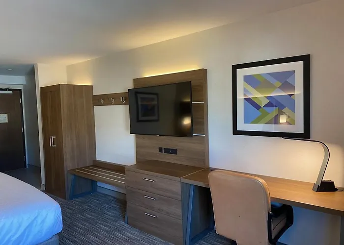 Holiday Inn Express & Suites Chatsworth By Ihg Los Angeles