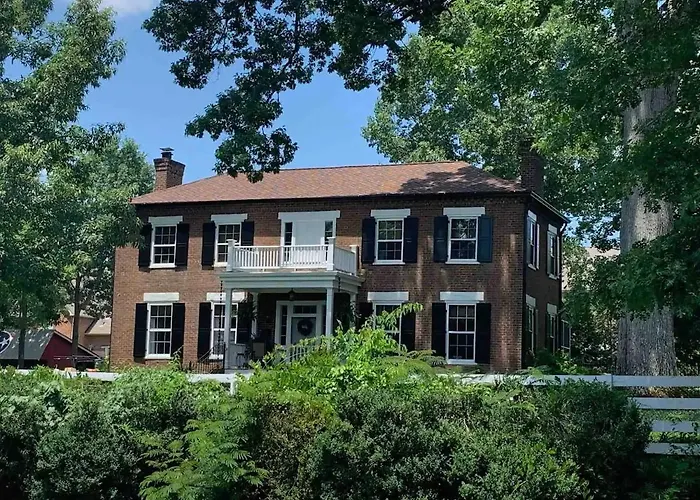 Boyd Harvey Main House And Carriage House Villa Knoxville