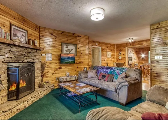 Sunset Ridge Cabin - A Romantic Smoky Mountain Escape Or Family Getaway With Privacy - Behind Dollywood, Large Game Room, Jacuzzi Tub, Fire Pit, Large Wrap-Around Deck, And More Pigeon Forge