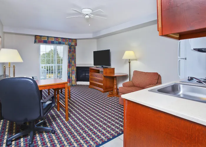 Holiday Inn Express & Suites Petoskey By Ihg