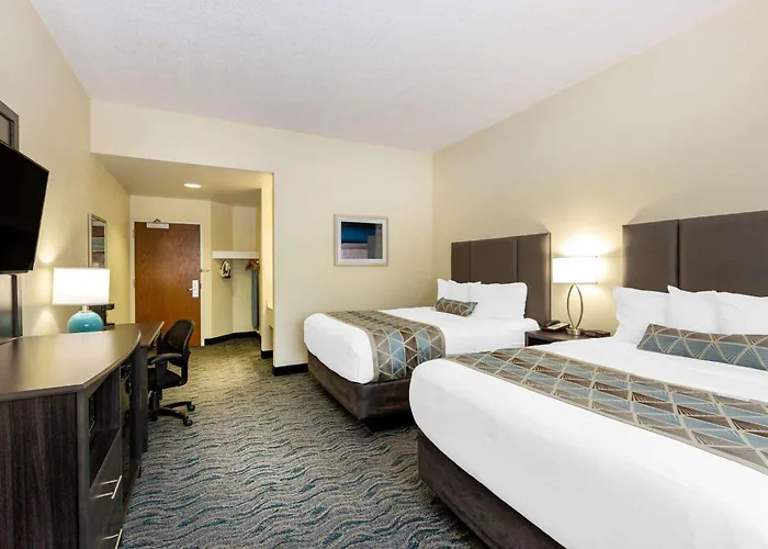 Baymont By Wyndham Des Moines Airport Hotel