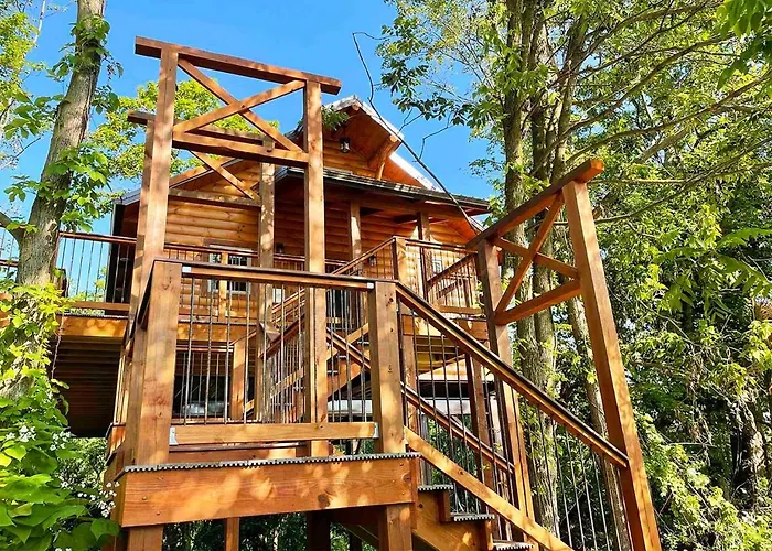 Cricket Hill Treehouse By Amish Country Lodging Millersburg