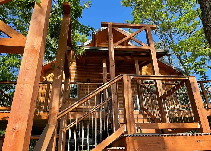 Cricket Hill Treehouse By Amish Country Lodging Millersburg