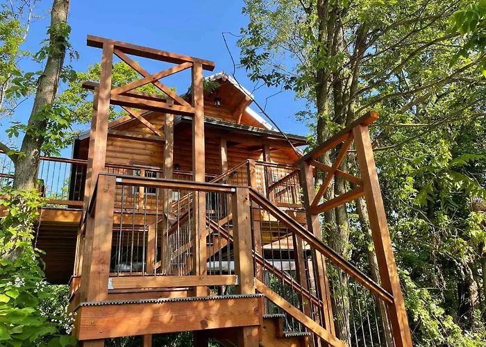 Cricket Hill Treehouse By Amish Country Lodging Millersburg