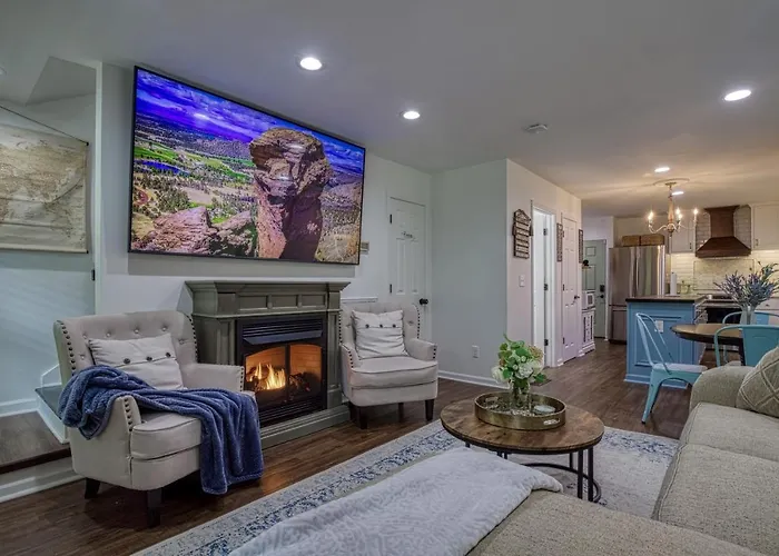 Great Location - Hot Tub - Dog Friendly Villa Sevierville
