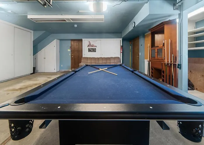 Avalon Retreat - A Well-Furnished Cabin With A Pool Table And A Hot Tub! Big Bear Lake