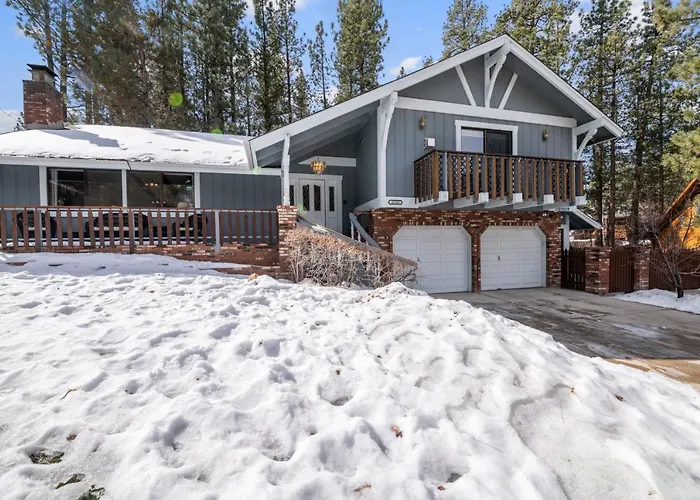 Avalon Retreat - A Well-Furnished Cabin With A Pool Table And A Hot Tub! Big Bear Lake