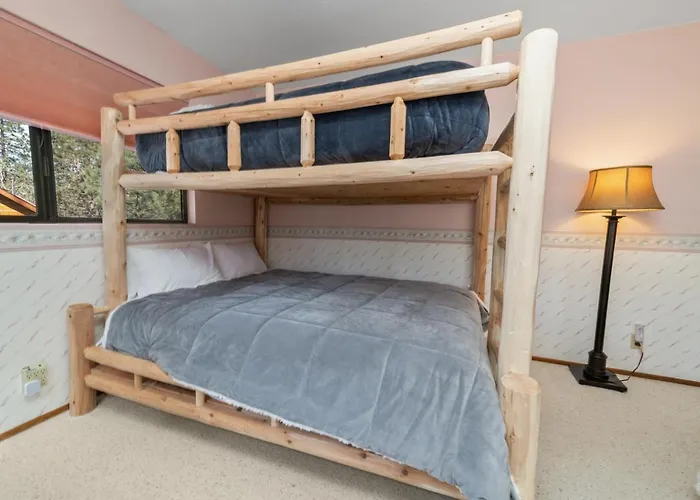 Avalon Retreat - A Well-Furnished Cabin With A Pool Table And A Hot Tub! Big Bear Lake