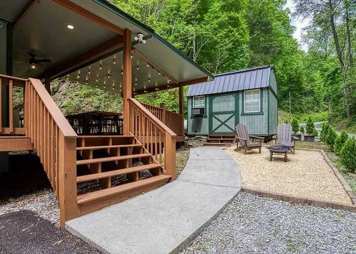 Great Location - Hot Tub - Dog Friendly Villa Sevierville