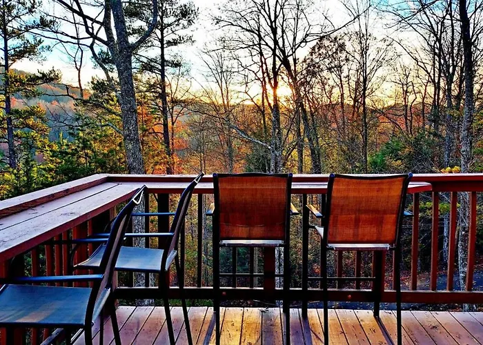Mountain Mist - Secluded Cabin, Mtn View, Hot Tub! Sevierville
