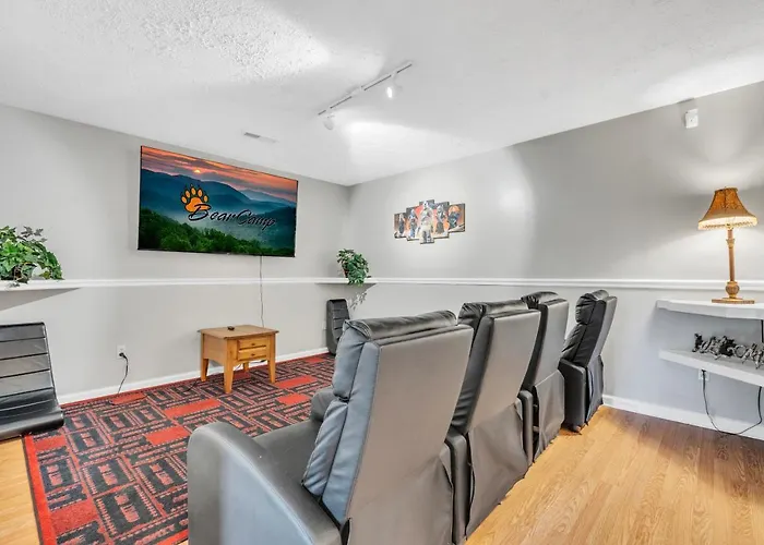Red Oak Ridge, Hot Tub, Pool Table, Wifi, 560 Free Tickets Each Paid Day!!! Villa Sevierville