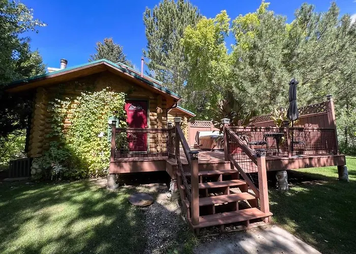 Cozy Forest Cottage At La Caille Sandy