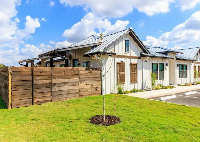 Longhorn Haus Aparthotel Fredericksburg