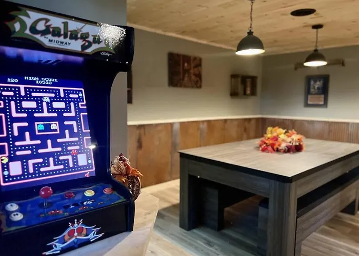Moonshine Manor-Pets Ok-W/D-Pool Table-Arcade-Hot Tub Villa Gatlinburg