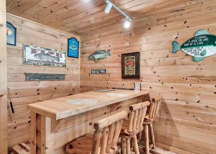 Spectacular Mtns Views With Private Hot Tub With Pool Table And Private Pond Villa Sevierville